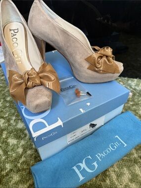 Vintage Paco Gil Taupe Suede Pumps with Tan Bow Accent